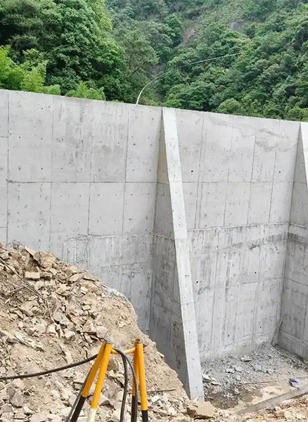 南京六合区重力式挡土墙